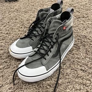 VANS HIGH TOP SNEAKER MEN'S SIZE 12 EXCELLENT CONDITION